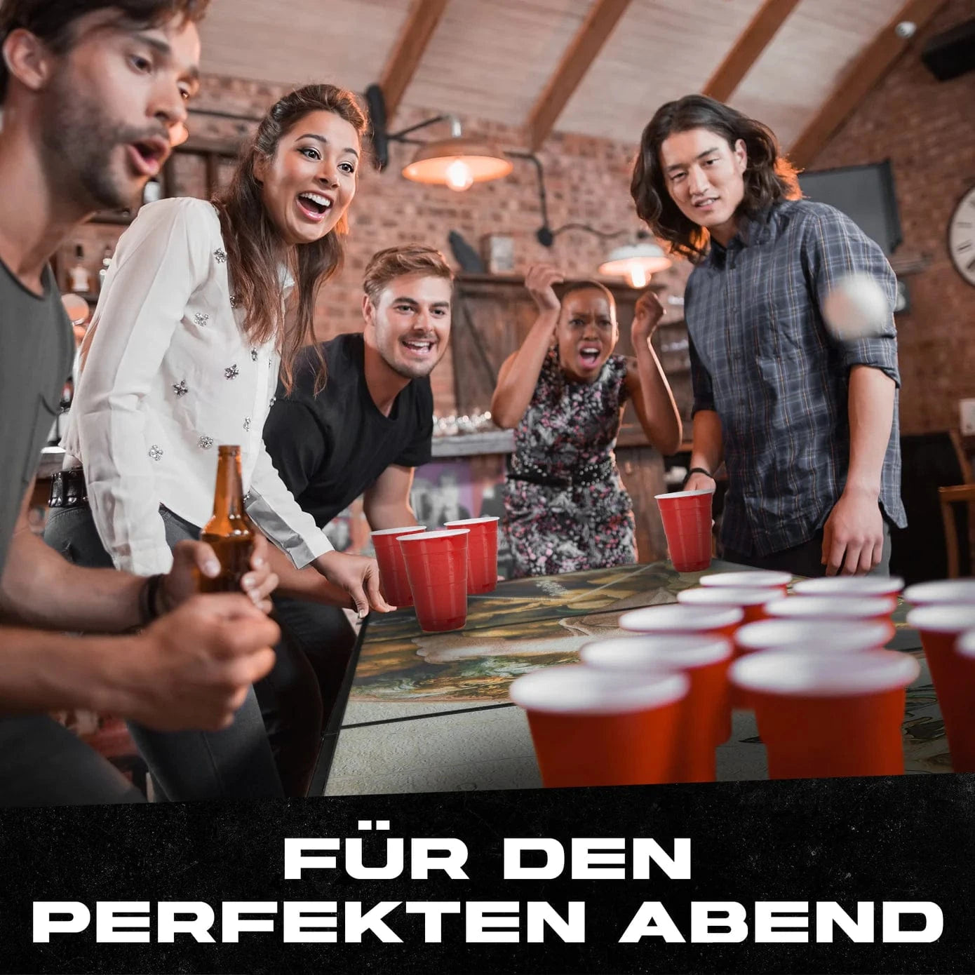 RedCupShop Beer Pong Tisch 'Schaffung des Bieres' in Benutzung